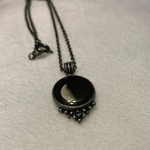 Moon Glow Necklace ‼️
